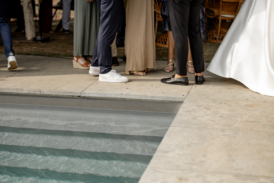 Mariage à la Villa de la Haute Forêt, avec une piscine élégante, un cocktail en plein air et un vin d'honneur dans un cadre idyllique, parfait pour célébrer un événement mémorable